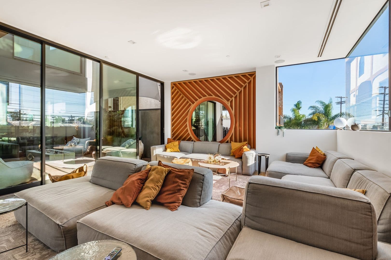 Venice Apartment: 2478 Penmar Ave