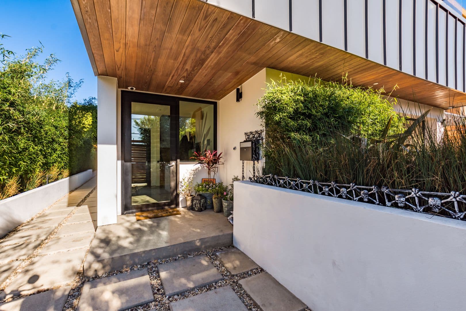 Venice Apartment: 2478 Penmar Ave