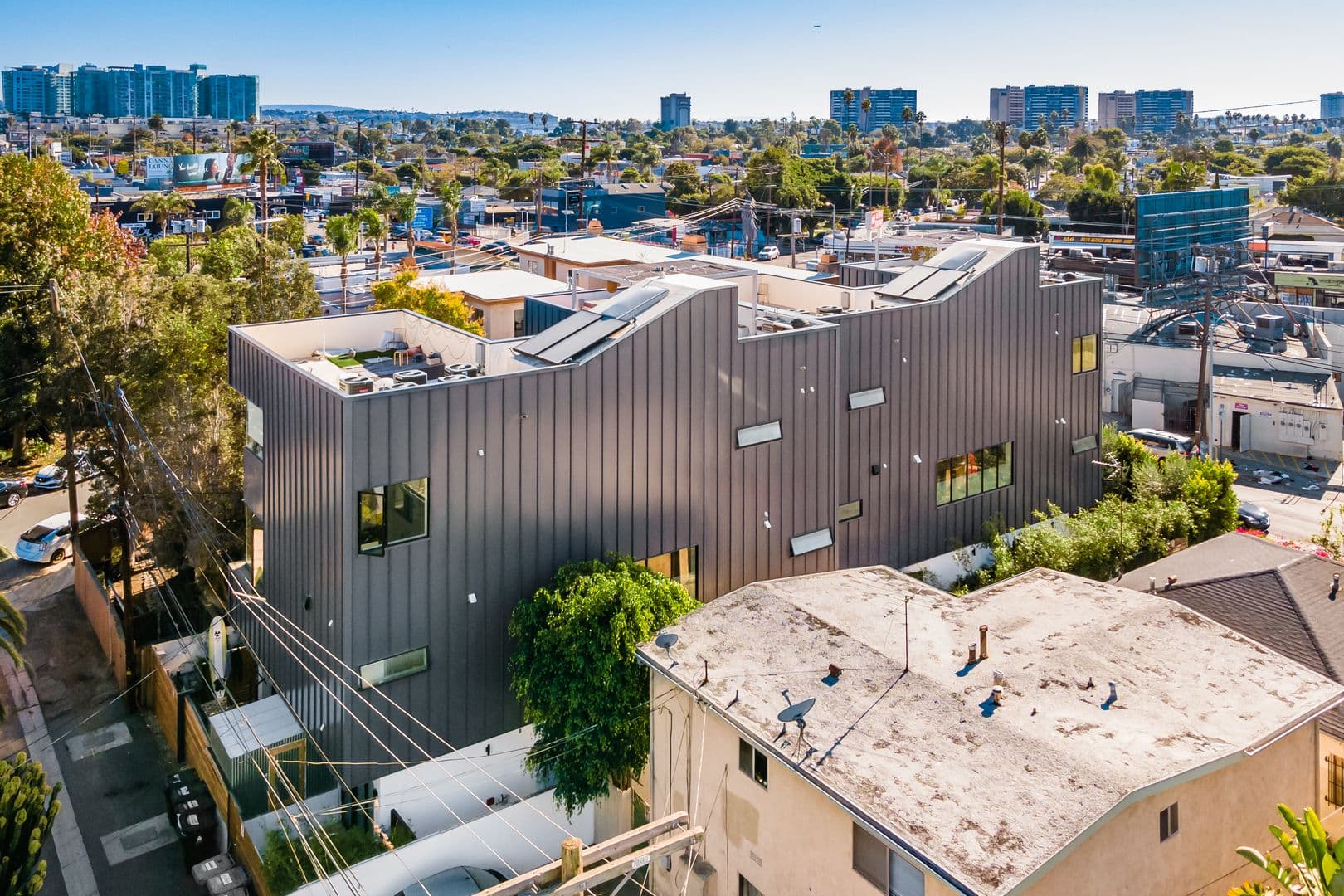 Venice Apartment: 2478 Penmar Ave