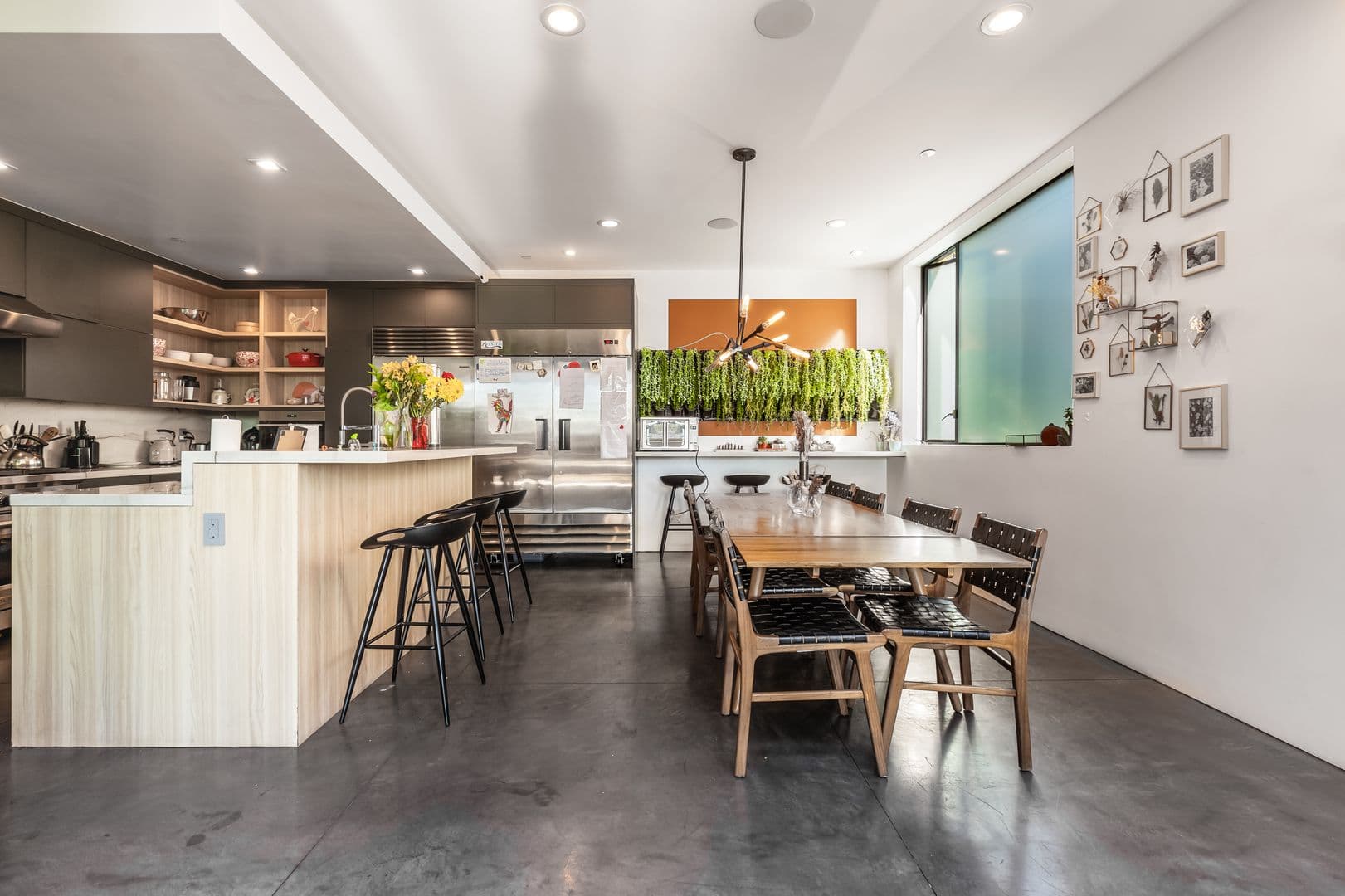 Venice Apartment: 2478 Penmar Ave