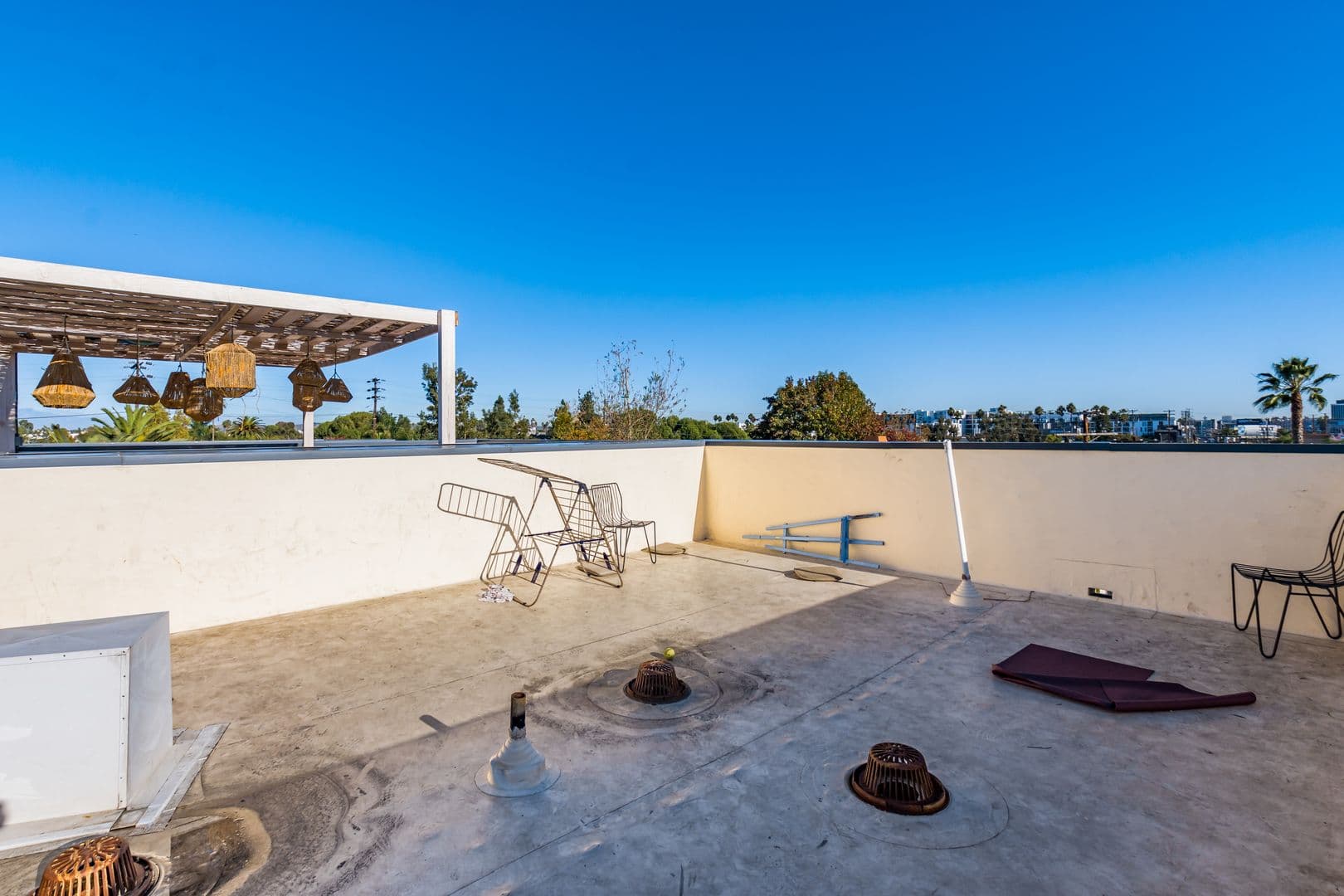 Venice Apartment: 2478 Penmar Ave