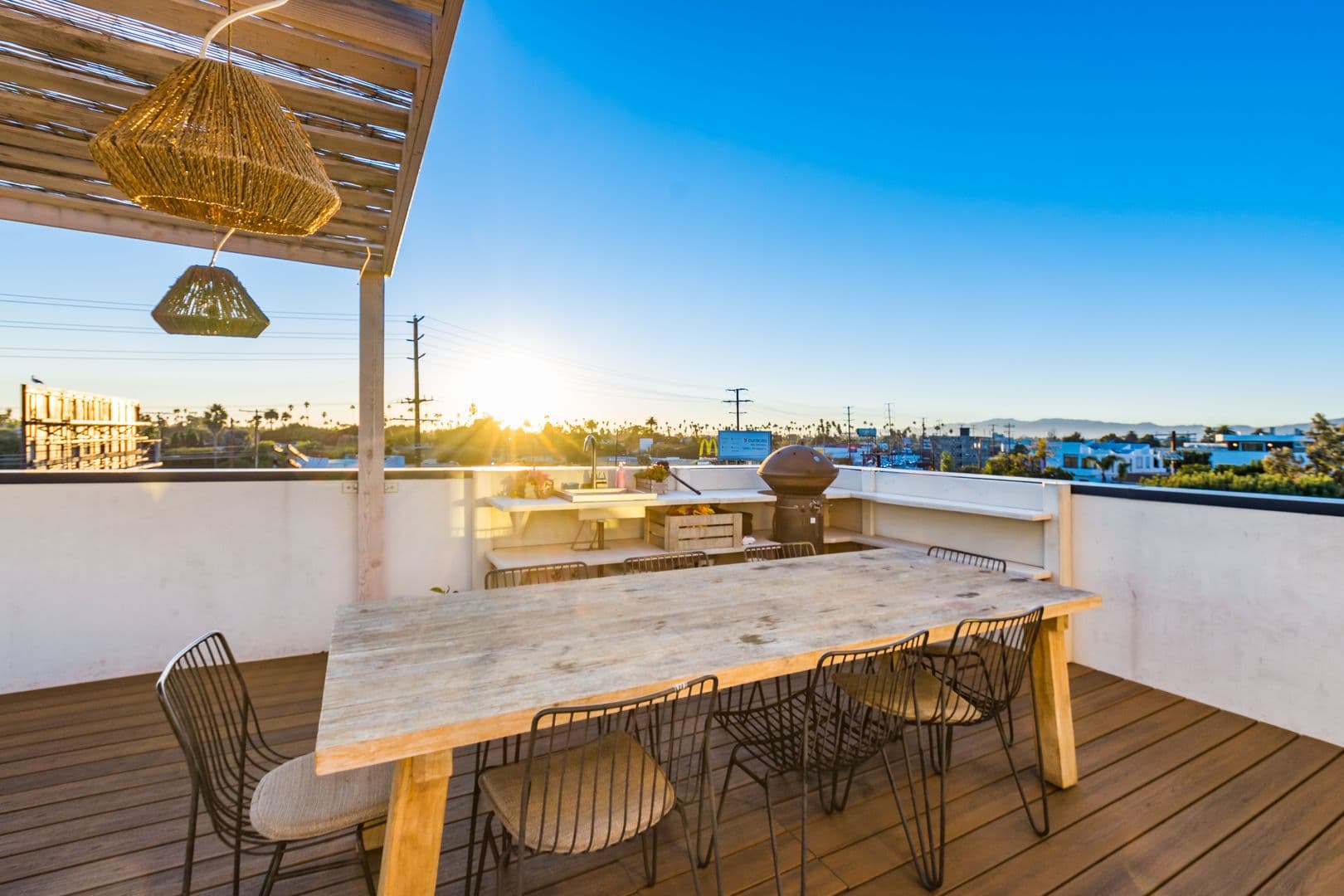 Venice Apartment: 2478 Penmar Ave