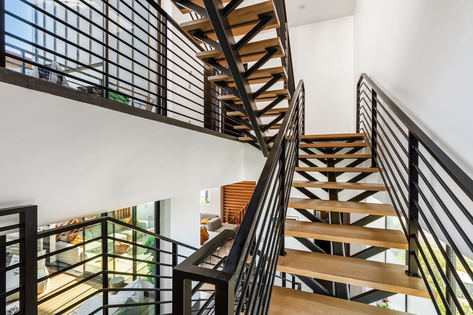 Venice Apartment: 2478 Penmar Ave