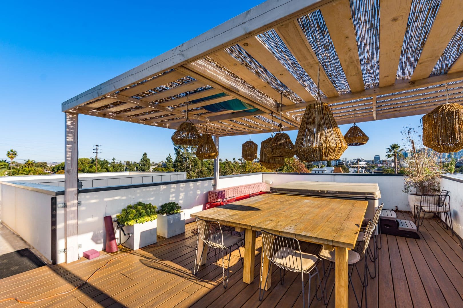 Venice Apartment: 2478 Penmar Ave