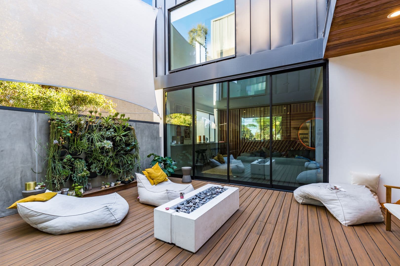 Venice Apartment: 2478 Penmar Ave