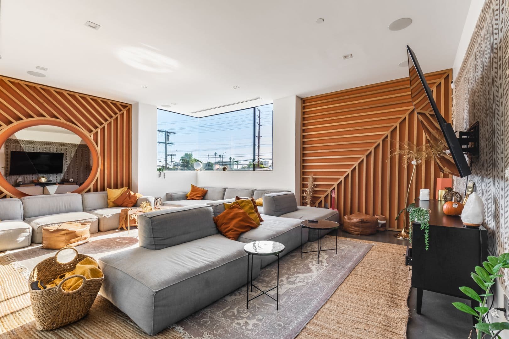 Venice Apartment: 2478 Penmar Ave