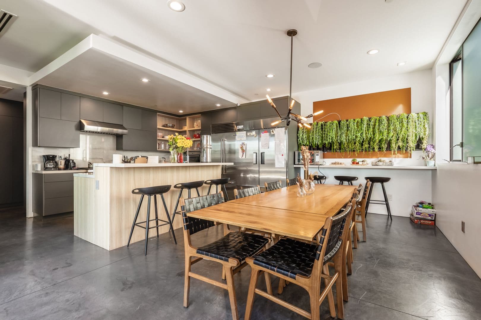 Venice Apartment: 2478 Penmar Ave