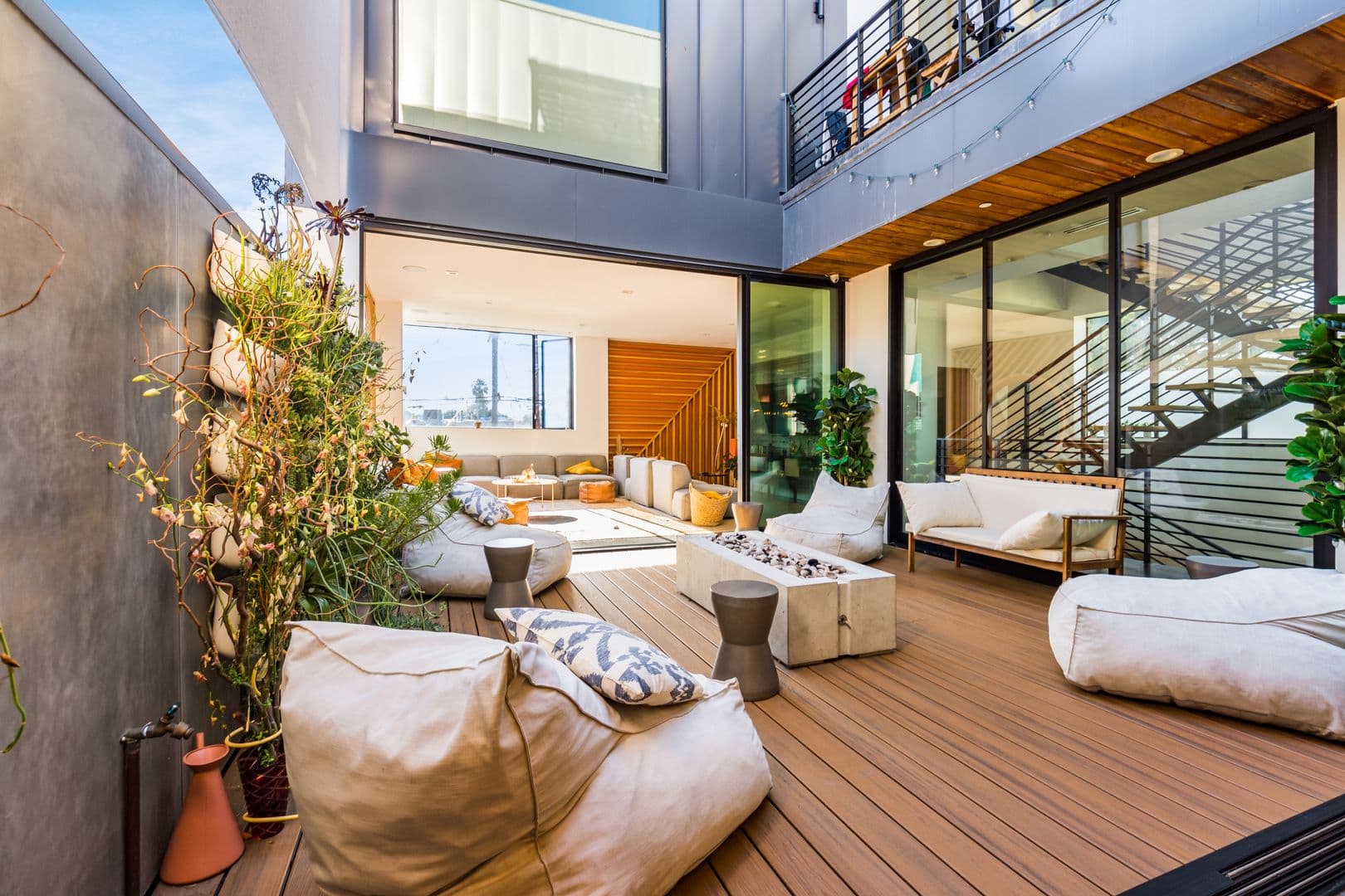 Venice Apartment: 2478 Penmar Ave