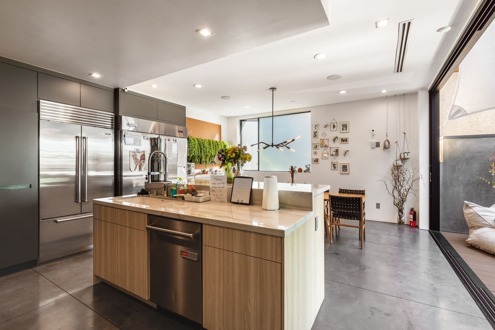 Venice Apartment: 2478 Penmar Ave