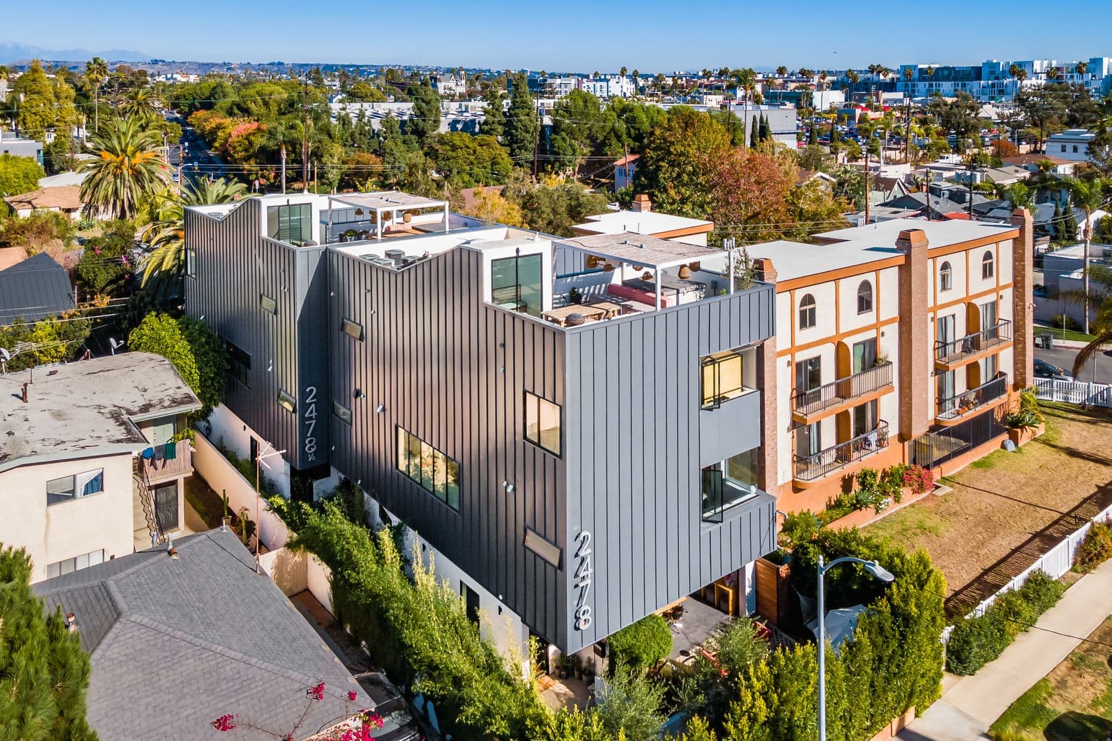 Venice Apartment: 2478 Penmar Ave
