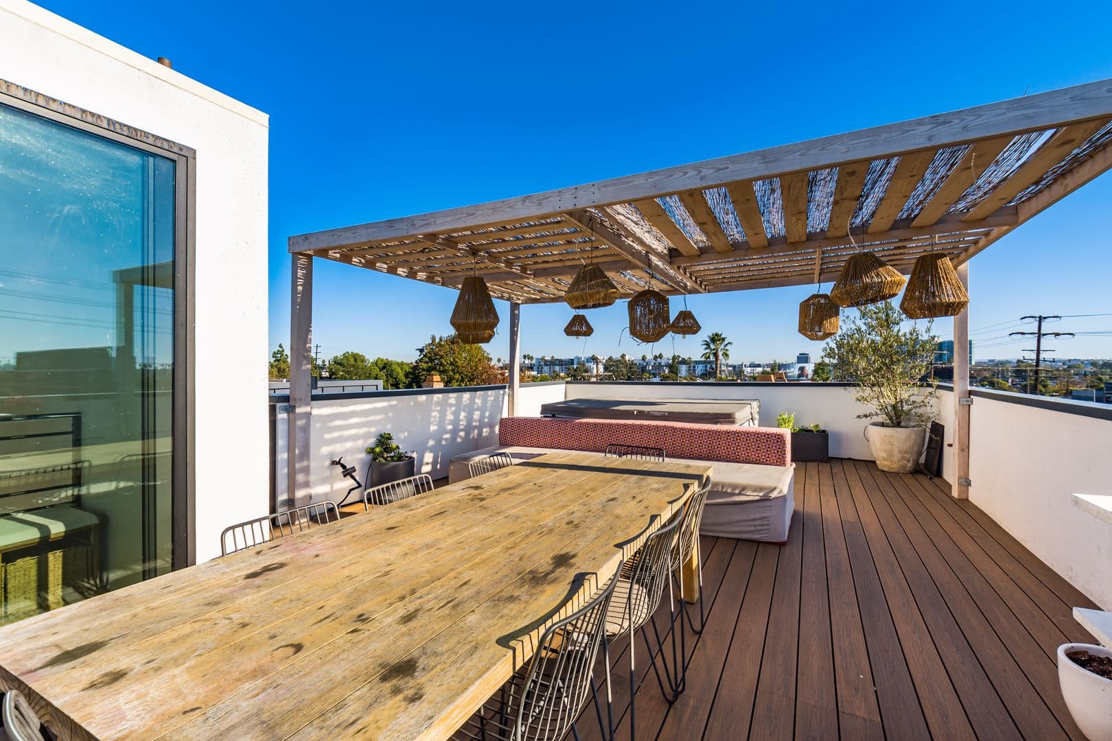 Venice Apartment: 2478 Penmar Ave