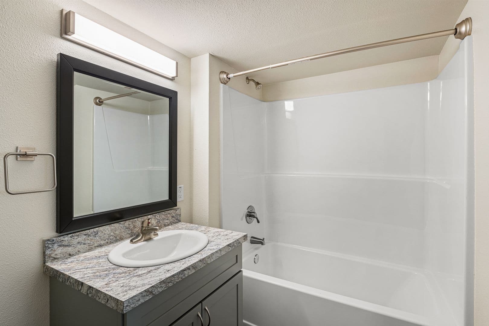 Eugene Apartment: 979 Patterson Street