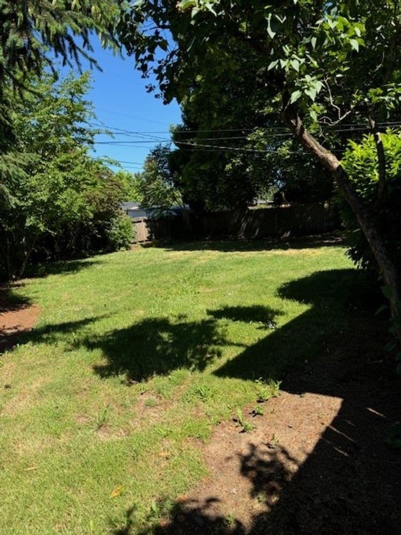 Eugene House: 1800 Linwood Street
