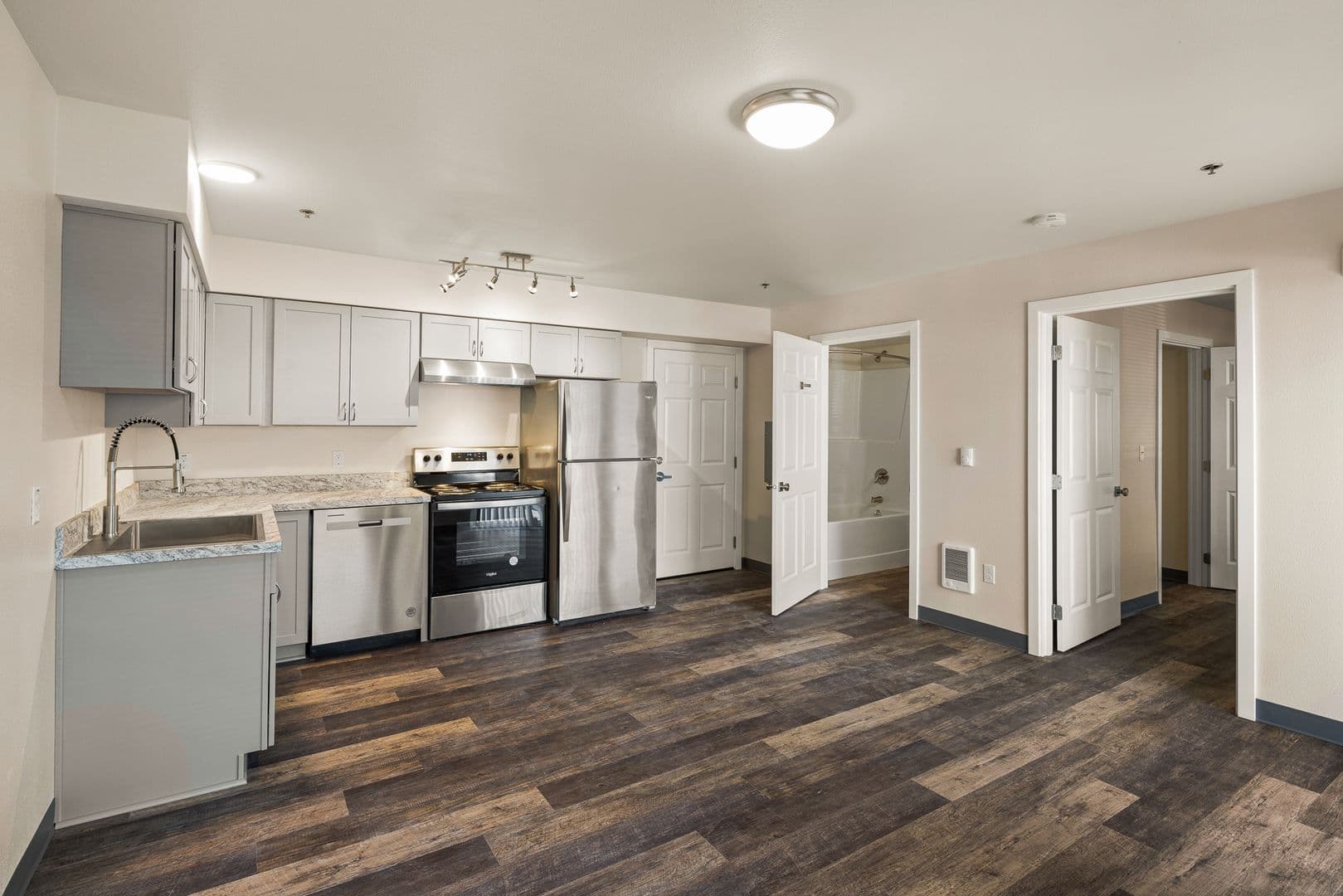 Eugene Apartment: 979 Patterson Street