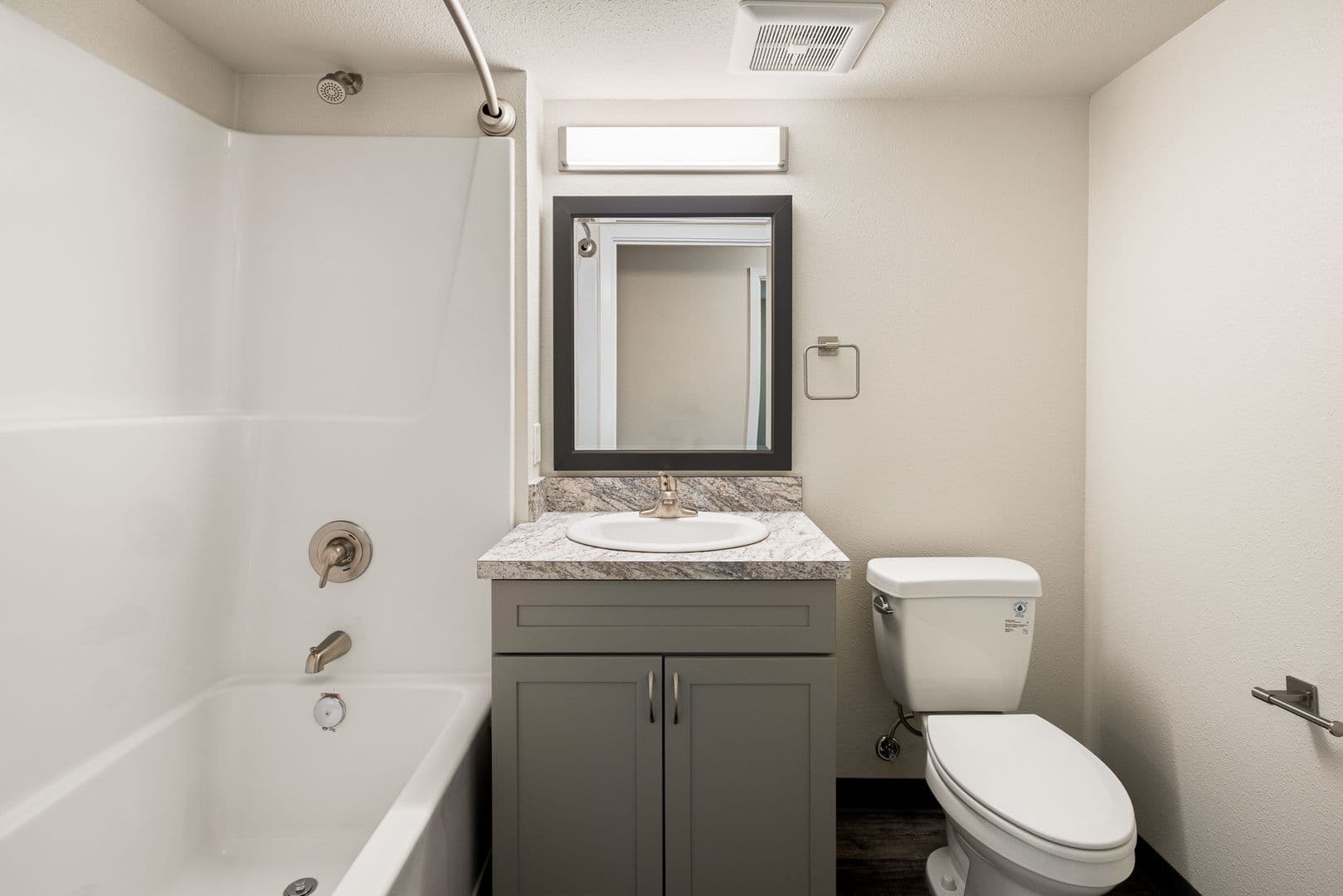Eugene Apartment: 979 Patterson Street