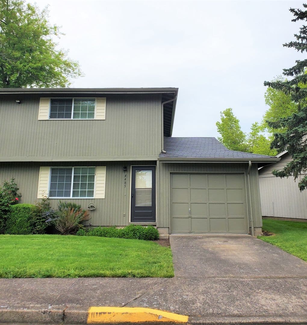 Eugene Townhome: 4485 Sean Street