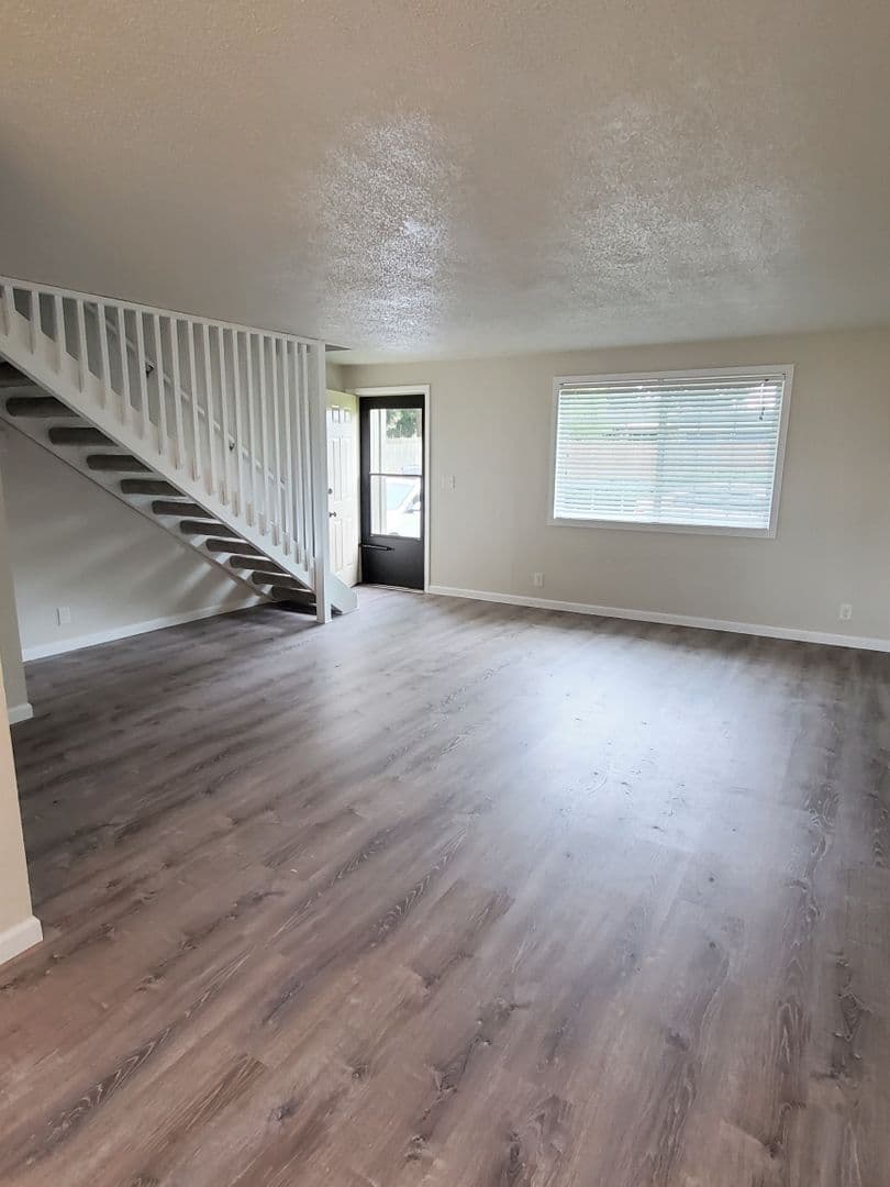 Eugene Townhome: 4485 Sean Street