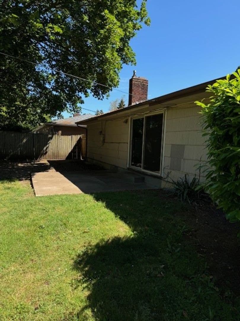 Eugene House: 1800 Linwood Street