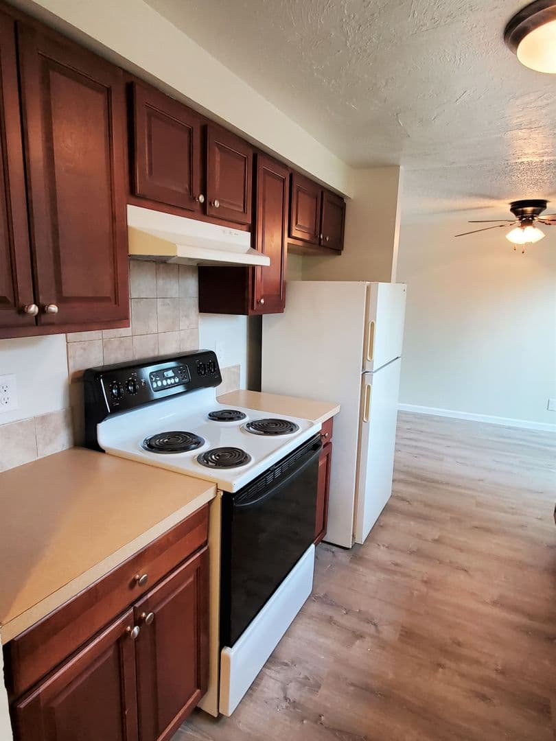 Eugene Townhome: 4485 Sean Street