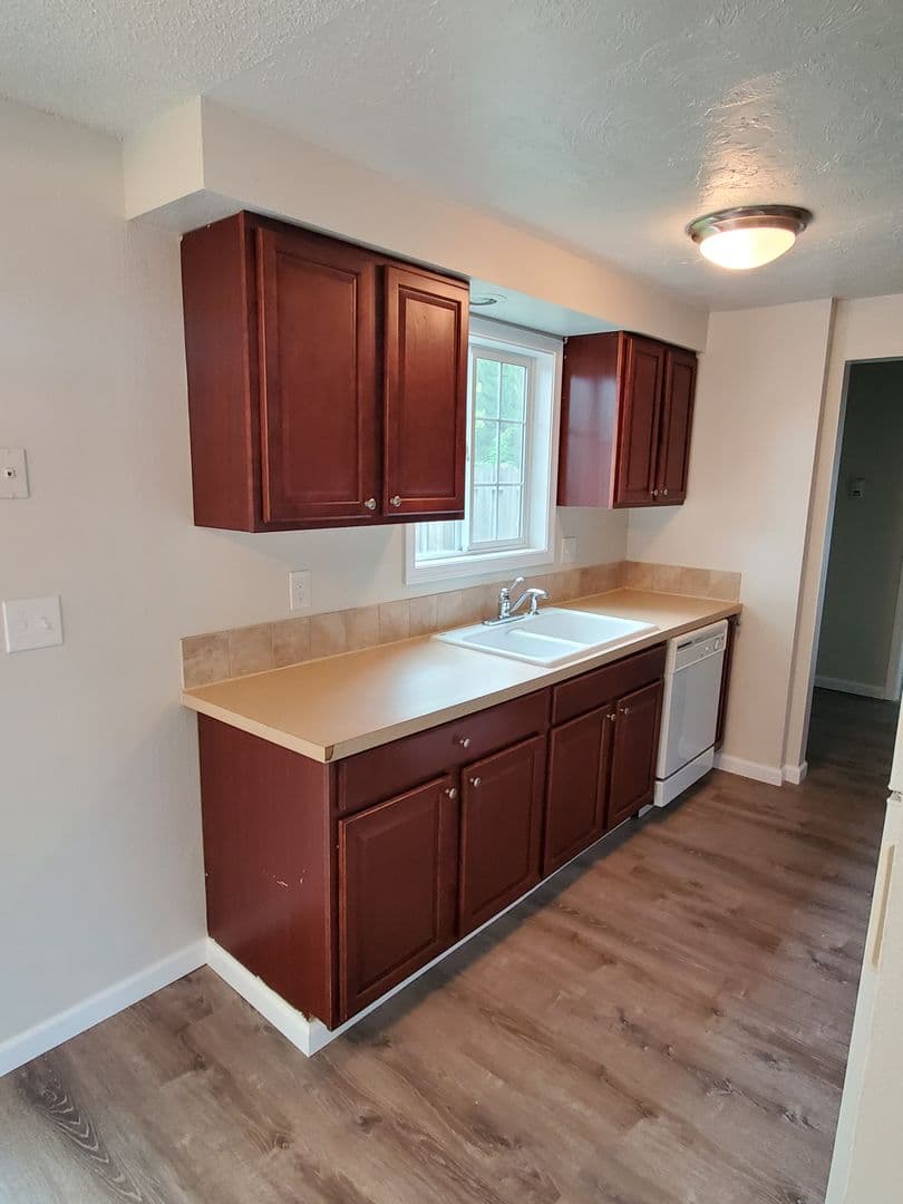 Eugene Townhome: 4485 Sean Street