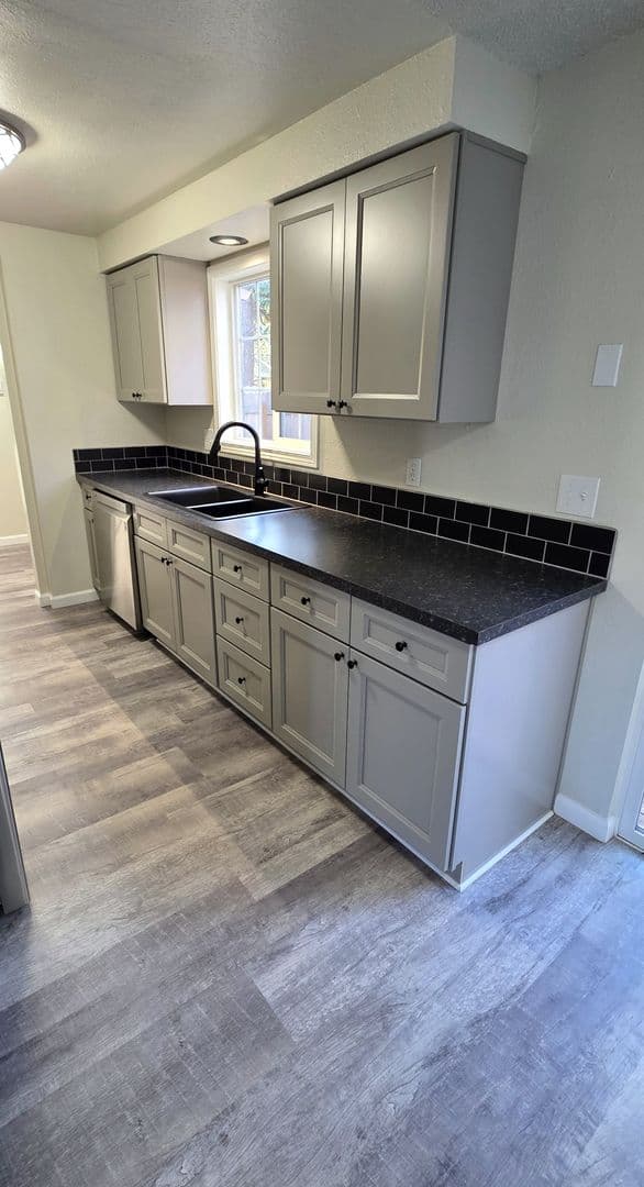 Eugene Townhome: 4557 Sean Street