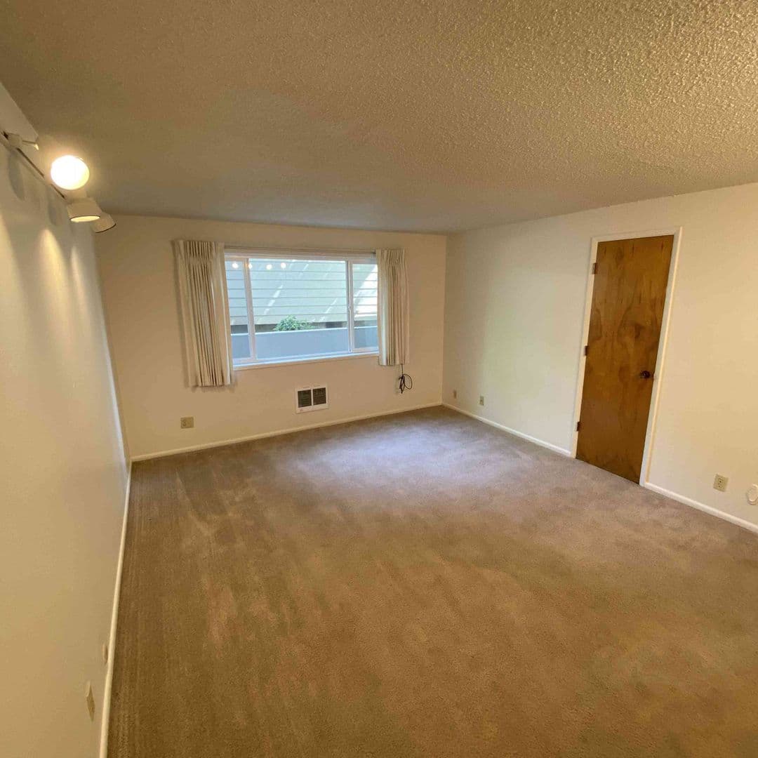 Corvallis Apartment: 804 NE 2nd Street