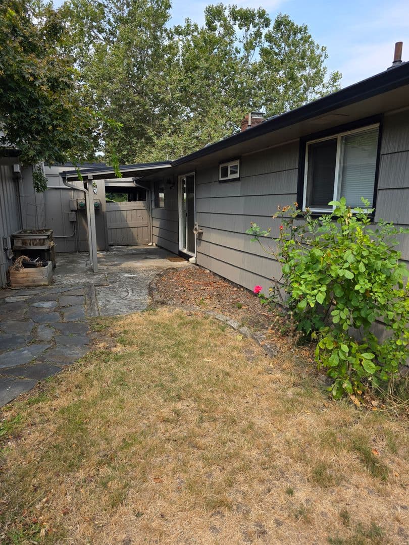 Eugene Apartment: 1190 W 18th Ave & 1815 Tyler St.