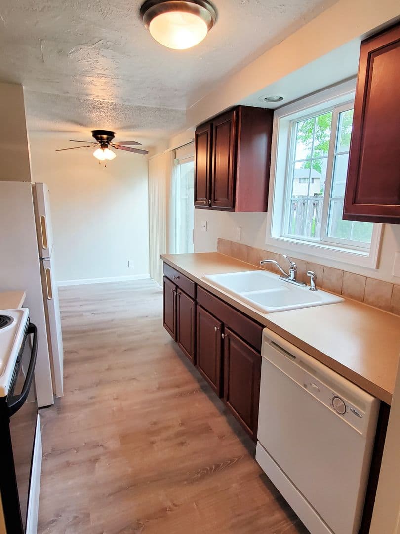 Eugene Townhome: 4485 Sean Street