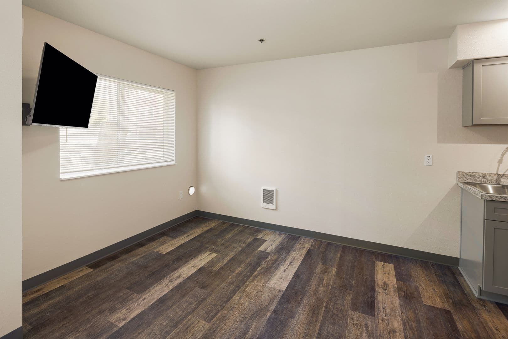Eugene Apartment: 979 Patterson Street