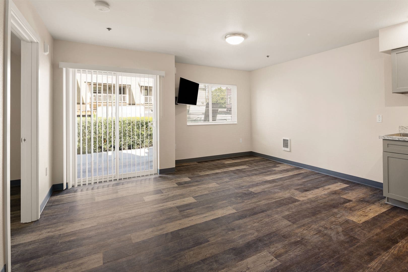 Eugene Apartment: 979 Patterson Street