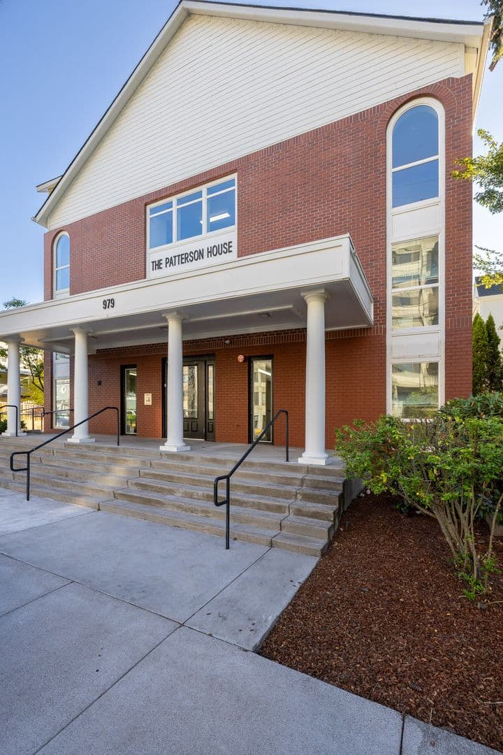 Eugene Apartment: 979 Patterson Street