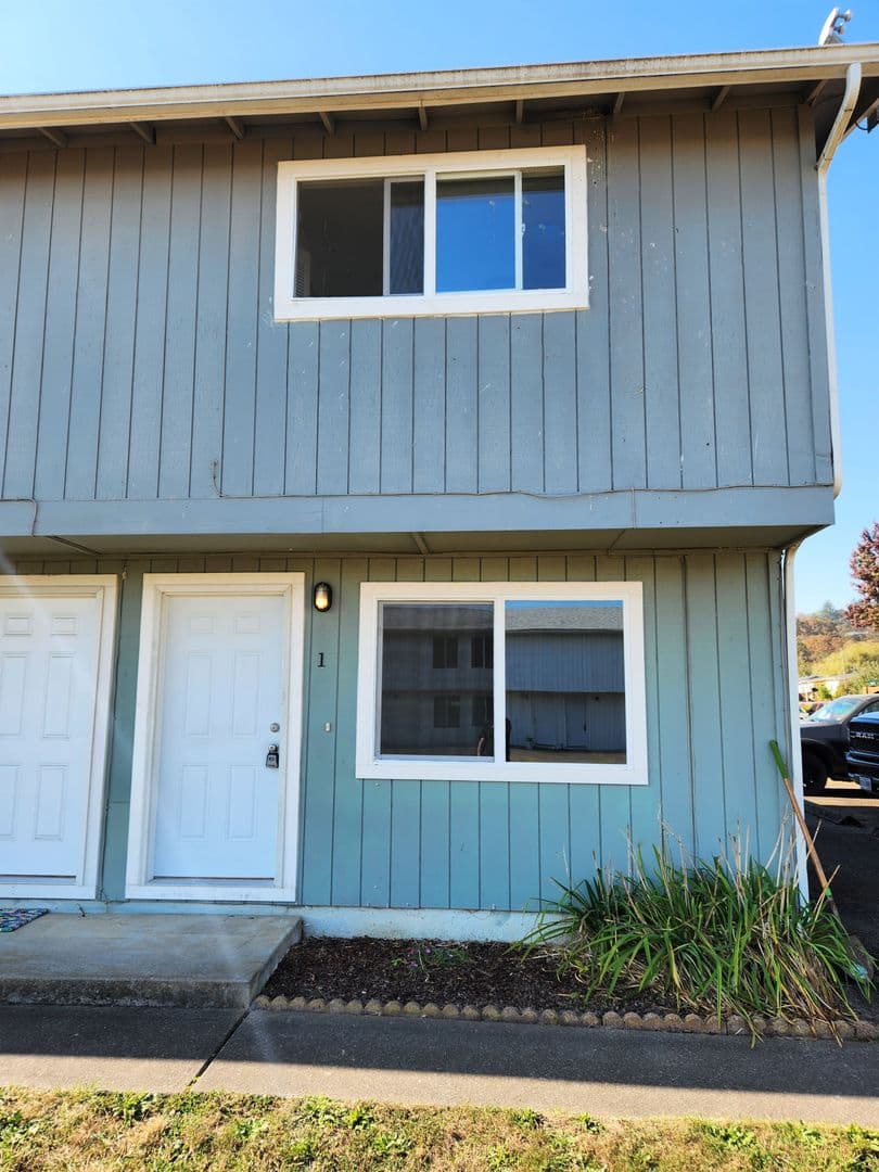 Monroe Apartment: 660 Kelly Street
