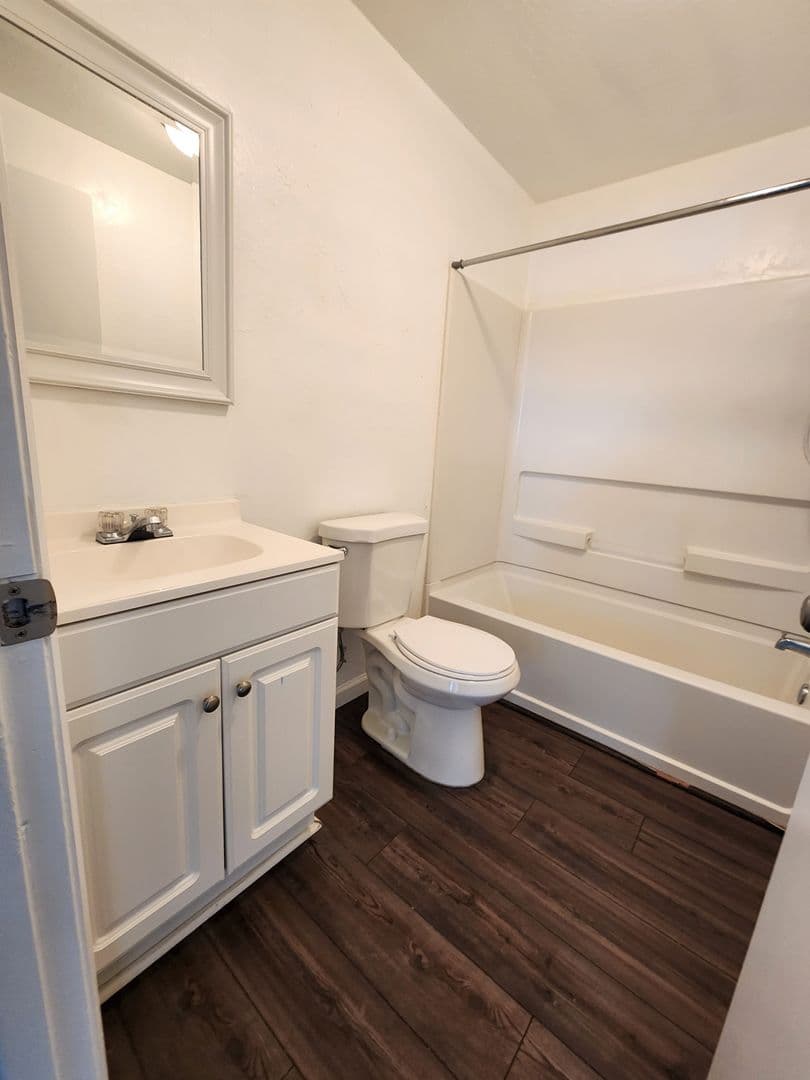 Monroe Apartment: 660 Kelly Street
