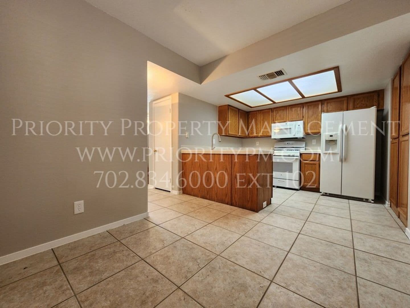 Henderson House: 2052 Waverly Circle