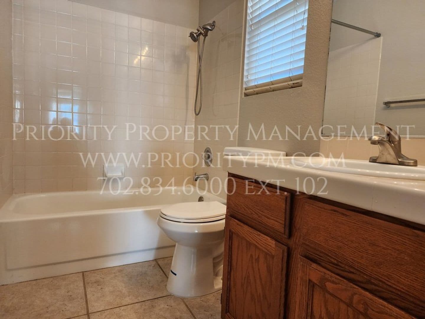 Henderson House: 2052 Waverly Circle