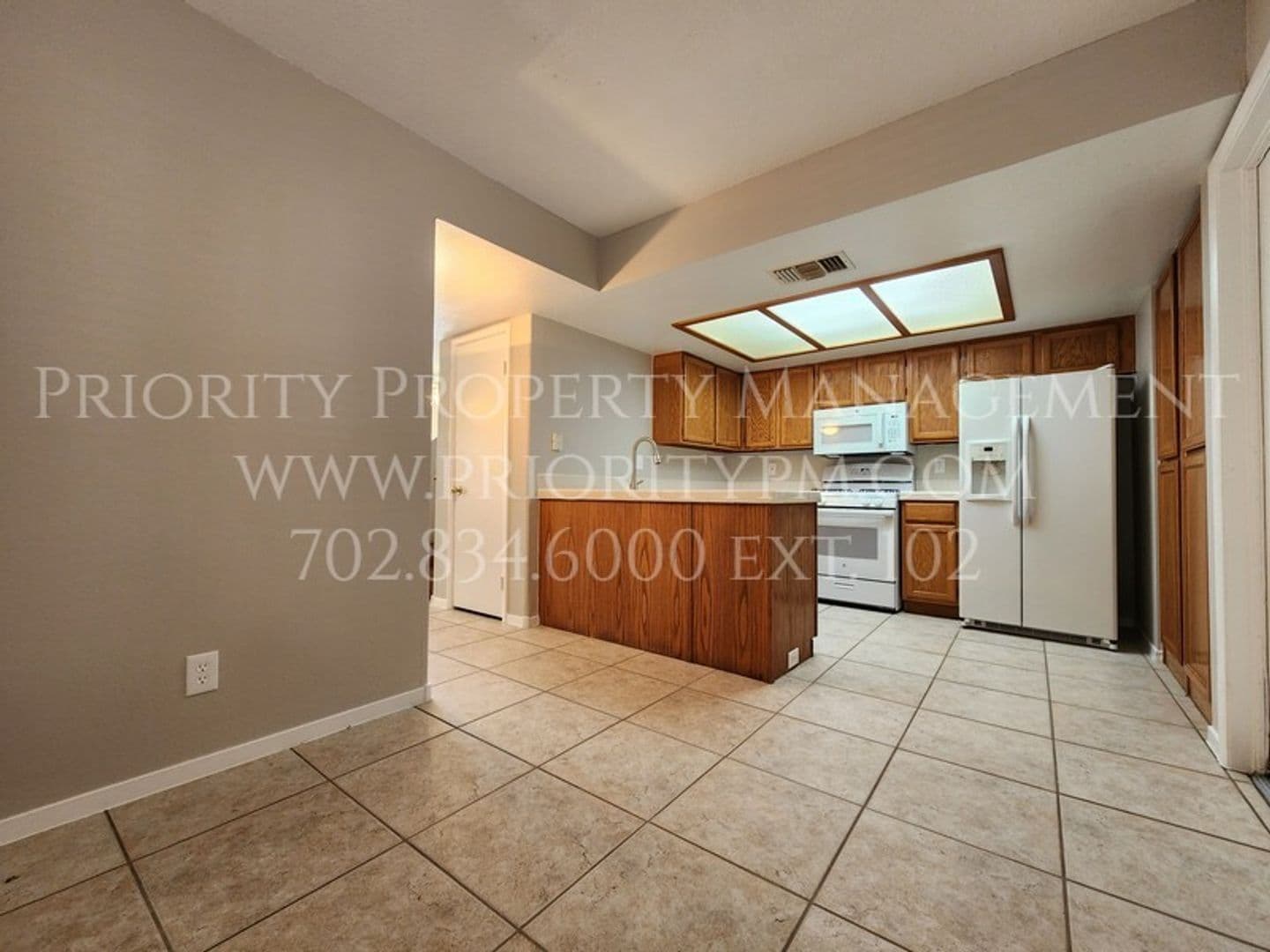Henderson House: 2052 Waverly Circle