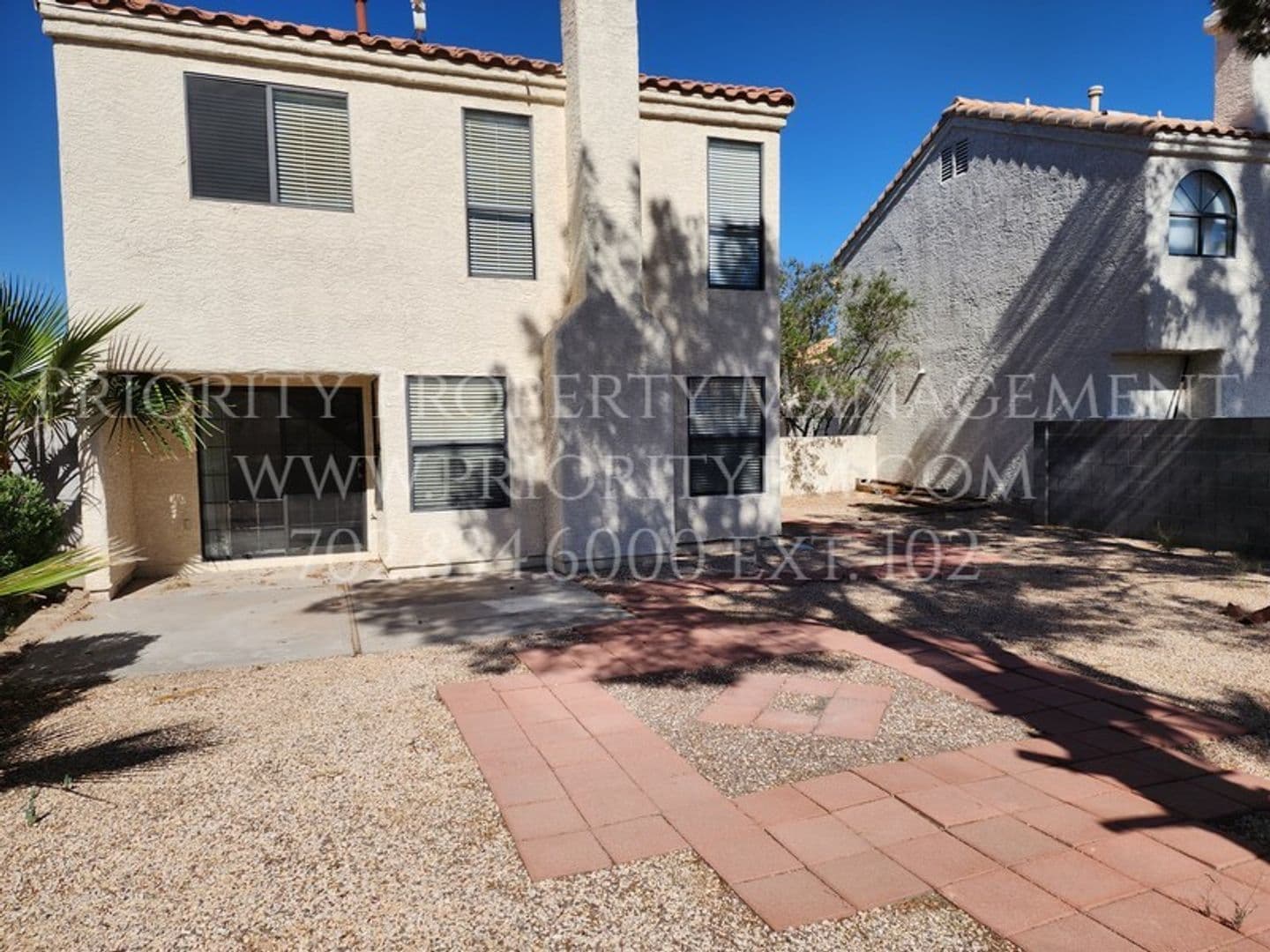 Henderson House: 2052 Waverly Circle
