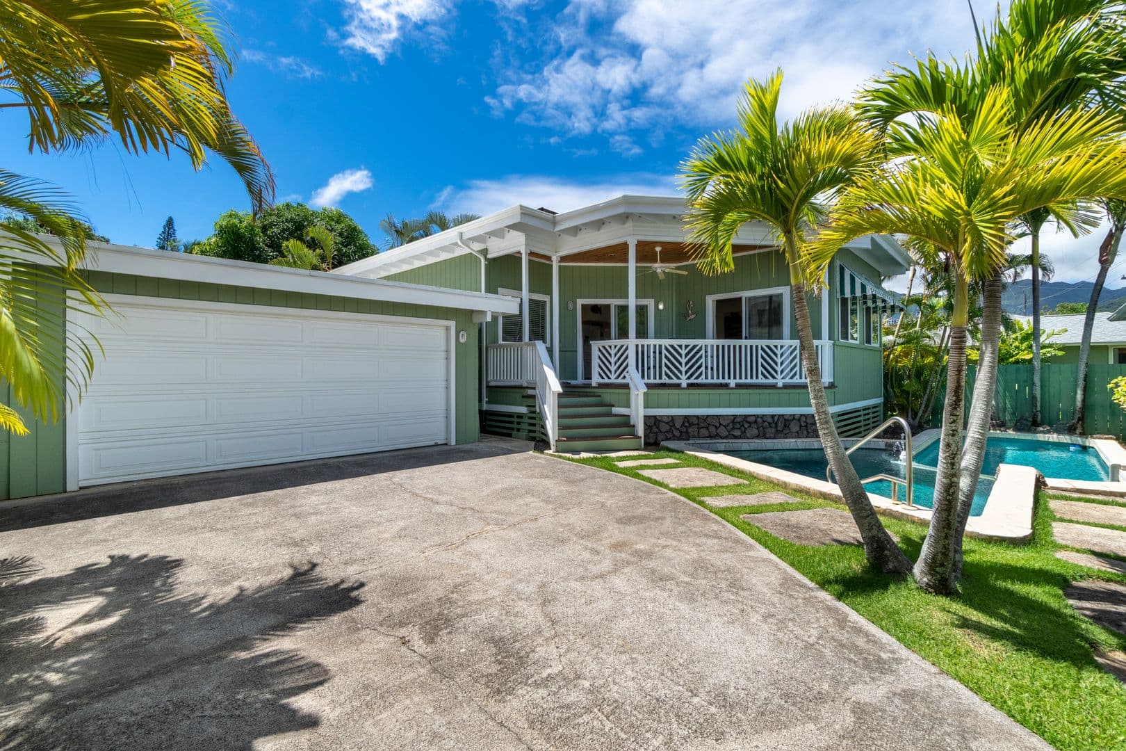 Kailua House: 1087 Keolu Drive