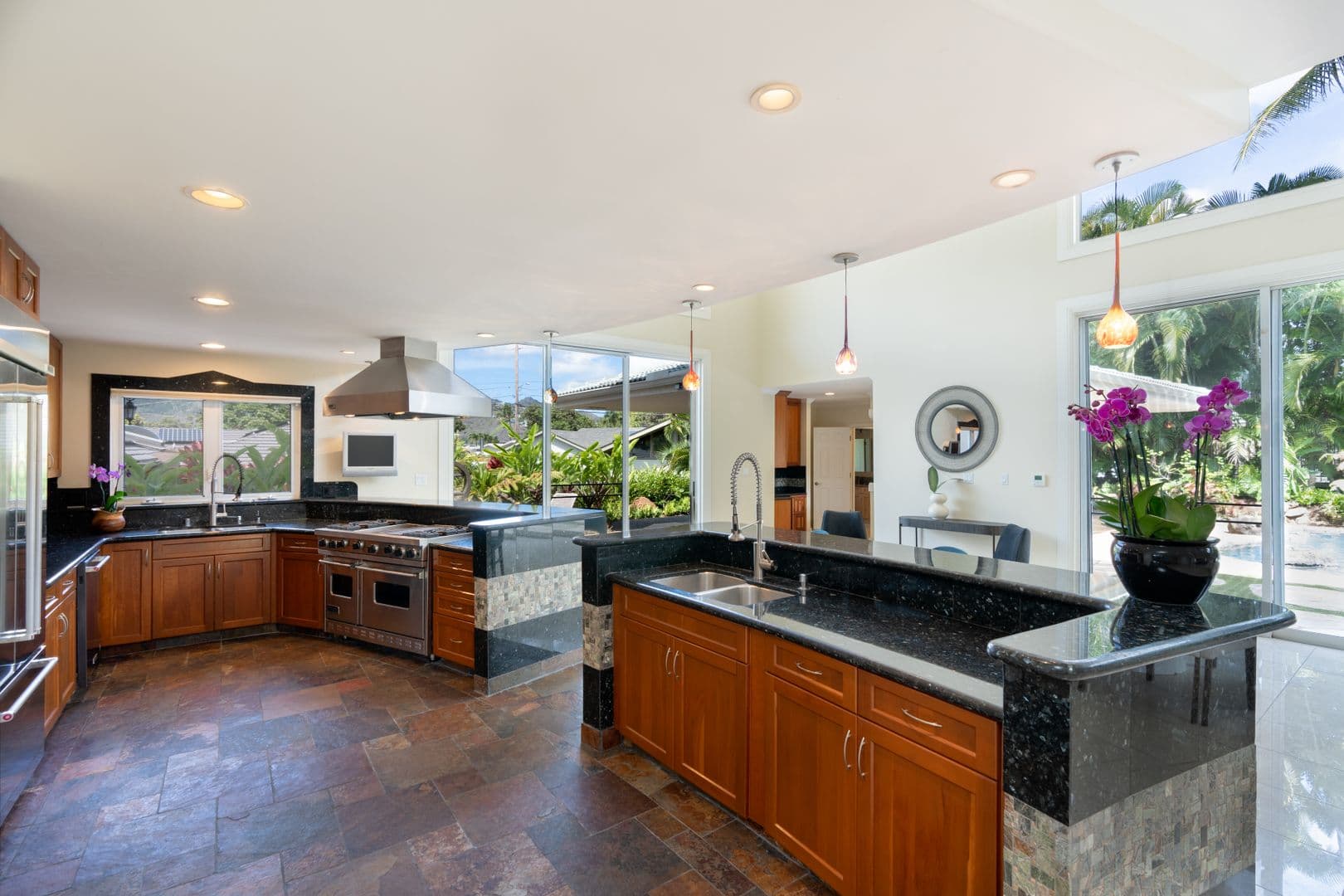 Honolulu House: 260 Portlock Rd.
