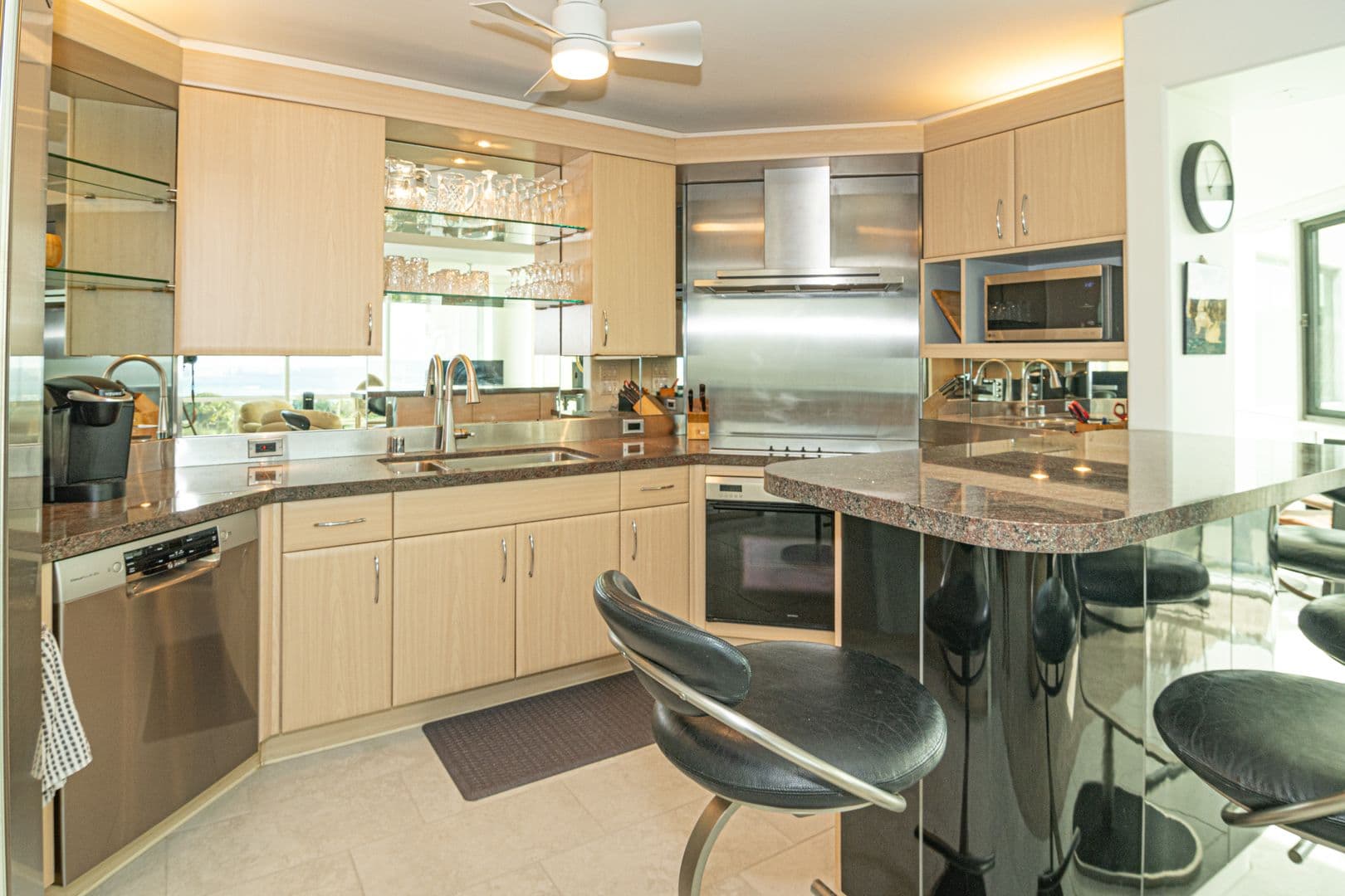 Honolulu Condo: 88 Piikoi Street #1009