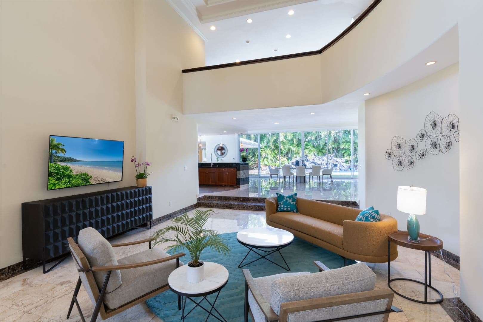 Honolulu House: 260 Portlock Rd.