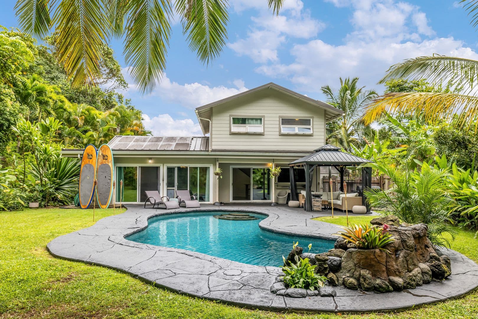 Kaneohe House: 46-490 Kuneki St