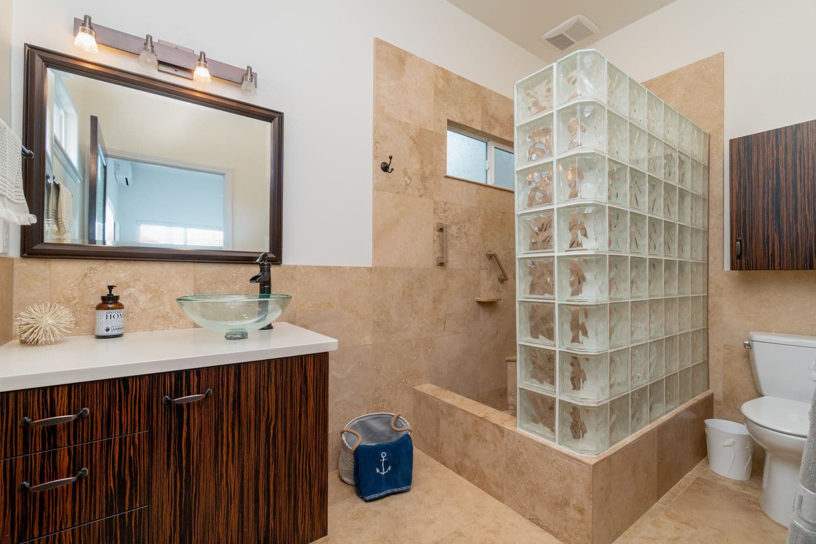 Kailua House: 1087 Keolu Drive
