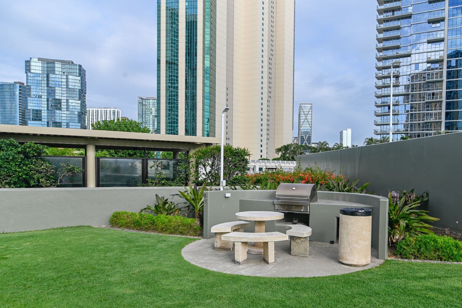 Honolulu Condo: 88 Piikoi Street #1009