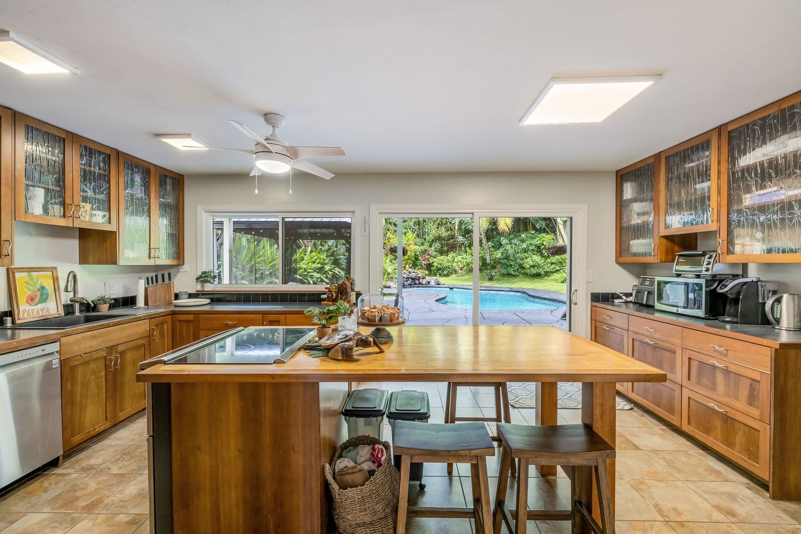 Kaneohe House: 46-490 Kuneki St
