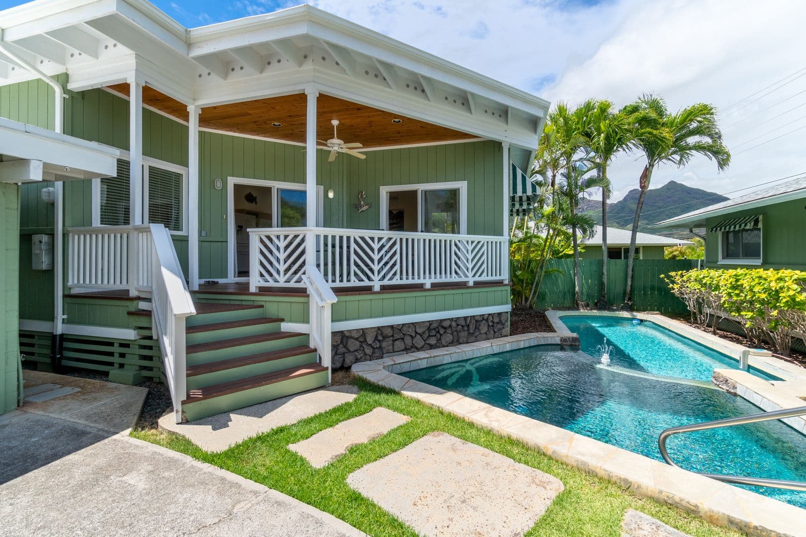 Kailua House: 1087 Keolu Drive