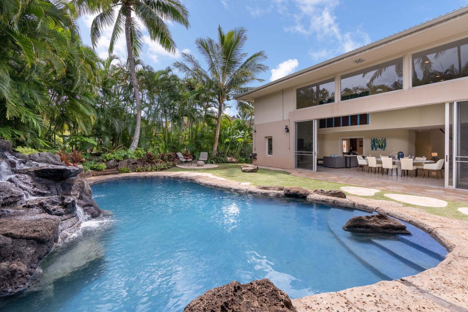 Honolulu House: 260 Portlock Rd.