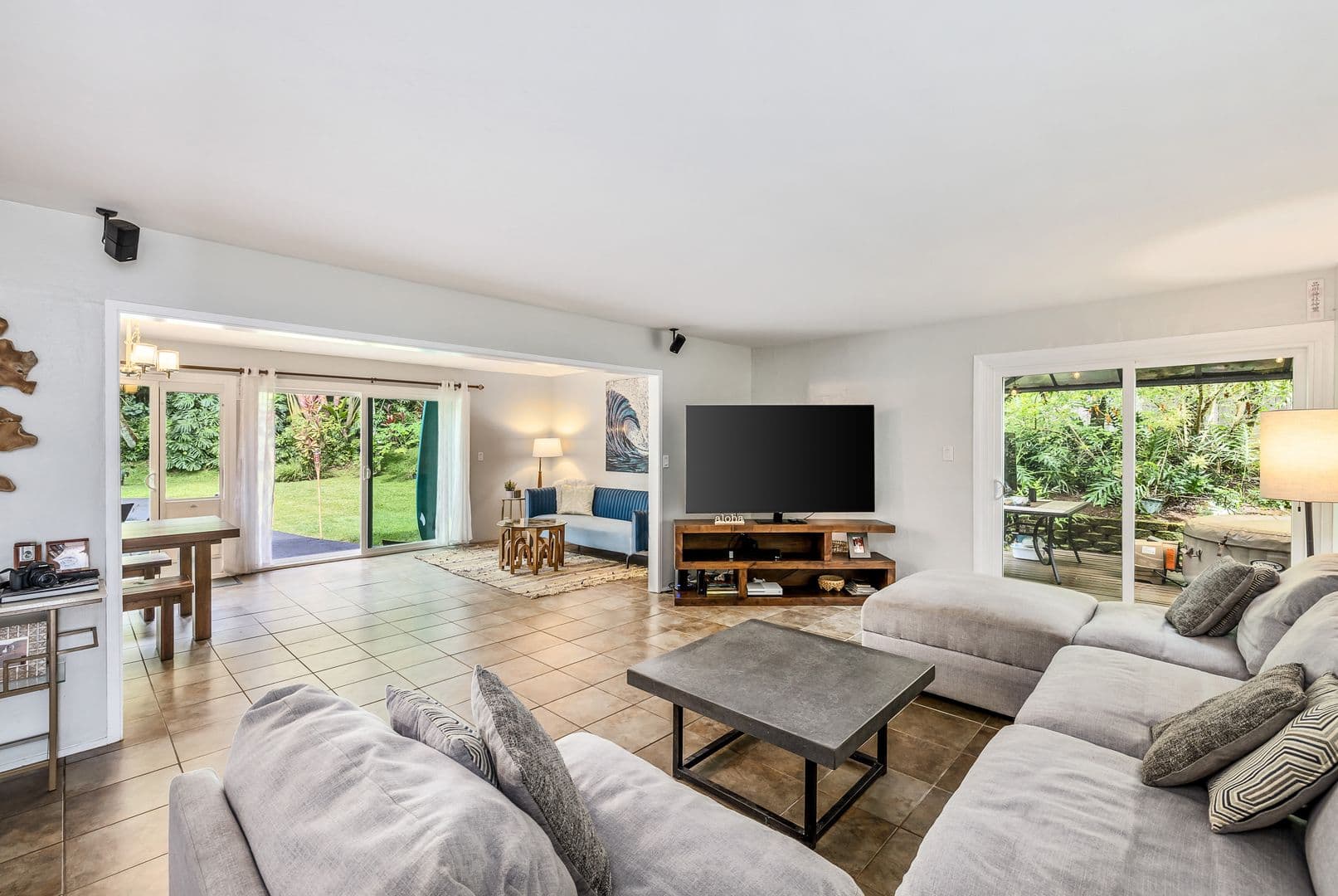 Kaneohe House: 46-490 Kuneki St