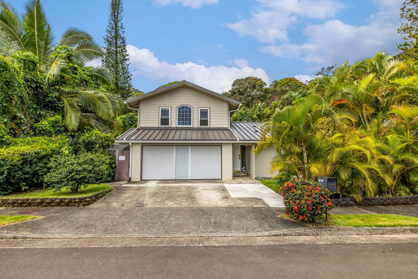 Kaneohe House: 46-490 Kuneki St