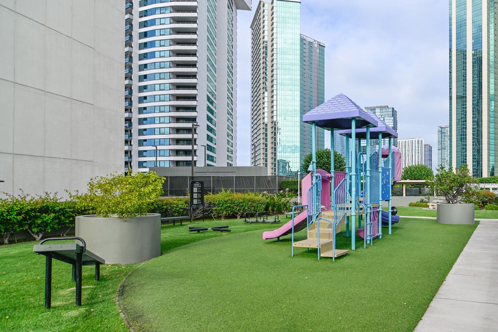 Honolulu Condo: 88 Piikoi Street #1009